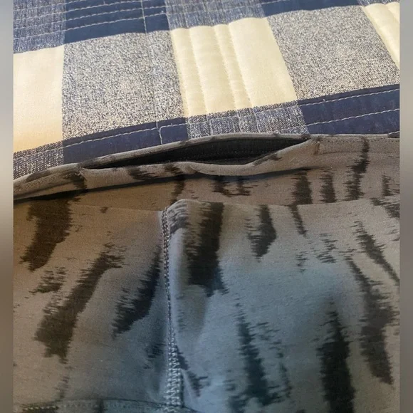 Lululemon Base Pace Size 14 leggings, rare gray and black pattern - Picture 5 of 5